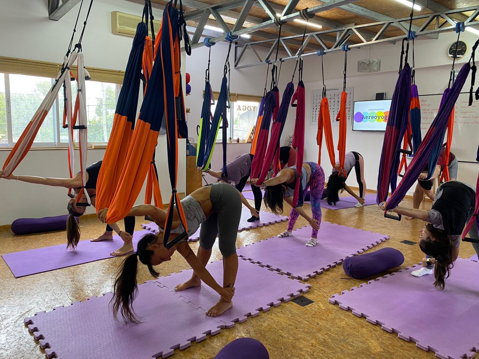 Práctica de yoga y movimiento